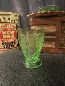 1930's DEPRESSION GREEN GLASS FOOTED TUMBlER JEANNETTE CHERRY BLOSSOM 4.5" - Picture 1 of 5