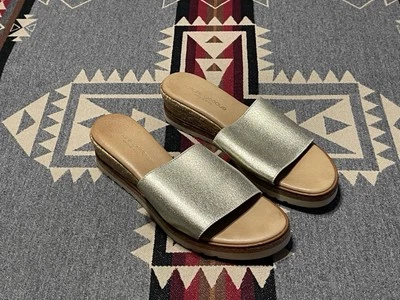 Sandalias de cuña metálicas André Assous para mujer talla 39 Foto 1 de 4