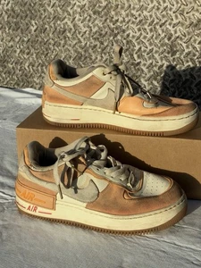 Nike Air Force 1 sombra cachemir/tiza naranja DM8157-700 para mujer talla 7,5 - Imagen 1 de 7