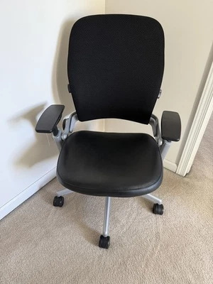 Steelcase Leap V2 Negro Malla Respaldo Cuero Negro Asiento Marco Plateado Gran Forma Foto 1 de 4