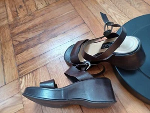 Colección Calvin Klein talla 40,3,5 pulgadas cuña en marrón chocolate Nuevo - Imagen 1 de 6
