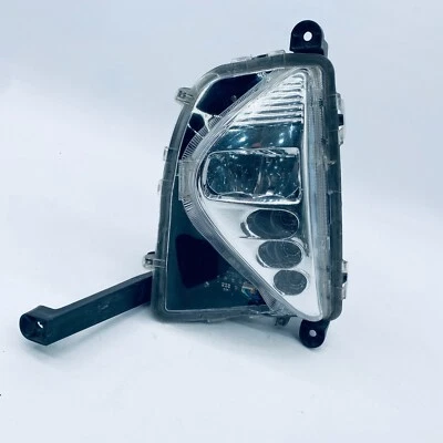 Luz antiniebla diurna LED izquierda Toyota Prius 2016 2017 2018 OEM 11539-70687 Foto 1 de 4