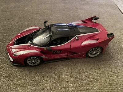 Bburago - Ferrari FXX K, Red -1/24 scale Diecast Model Toy Car - Image 1 of 4