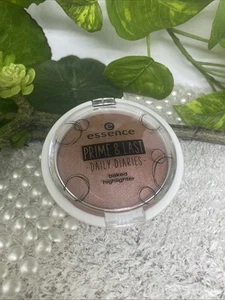 essence PRIME & LAST Daily Diaries Baked Highlighter zarte seidige Textur 7g - Bild 1 von 4