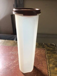 TUPPERWARE SPAGHETTI KEEPER - PRE-OWNED- EUC - Picture 1 of 1