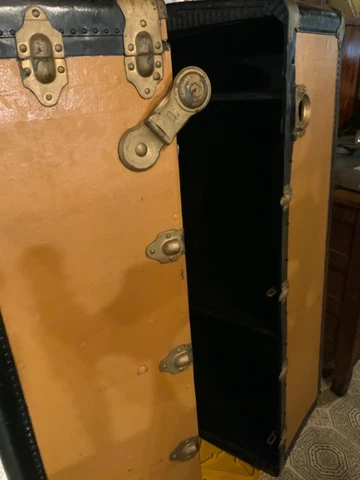Antique Oshkosh The Chief Steamer Trunk AS IS Cover