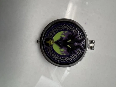 Prendedor espejo compacto Loungefly Disney Villains - Maléfica Foto 1 de 4