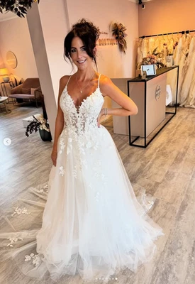 Elegantes Vestidos de Novia Cuello en V Correas de Espagueti Línea A Encaje Blanco Vestidos de Novia Foto 1 de 4