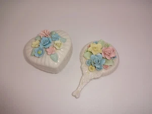 Espejo de mano blanco vintage y caja de baratijas corazón corona real flores acanaladas florales - Imagen 1 de 16