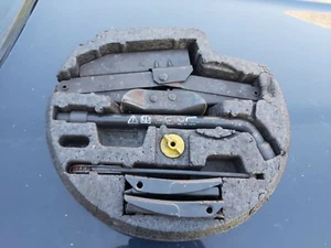 JAGUAR XJ8 X308 XJR X300 XJ6 DAIMLER TOOLKIT AND JACK - Picture 1 of 1