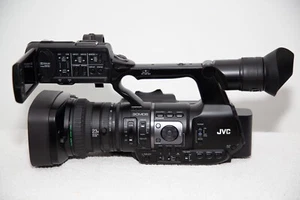 JVC GY-HM660 ProHD Streaming Camcorder. 7 HOURS only - Bild 1 von 21