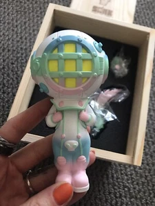 On The Way Series - The Diver Blues Edition Resin Designer Figure By SANK TOYS - Picture 1 of 6