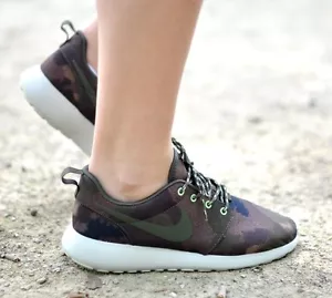 RARE NEW NIKE ROSHERUN PRINT WOMEN'S RUNNING SHOES 100% AUTHENTIC - Picture 1 of 11