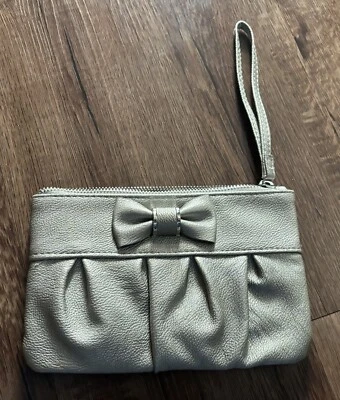 Apt 9 Bobby Bow Muñequera Bolso sin asas Cartera SafeKeeper Plateado - 7,75" x 5" Foto 1 de 2