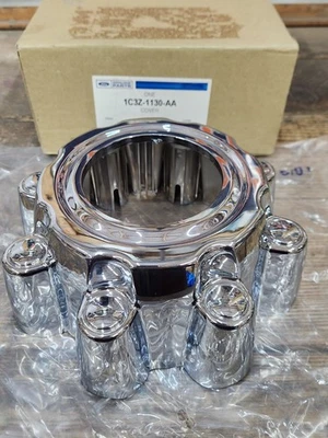 Tapa central de rueda cromada Ford F-250 F-350 Super Duty Excursion OEM 1C3Z-1130-AA Foto 1 de 4