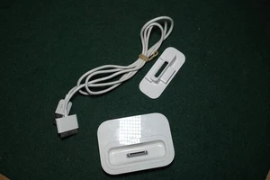 Apple iPod Universal Charging Dock  A1153  + cable  MA045G/A - Picture 1 of 3