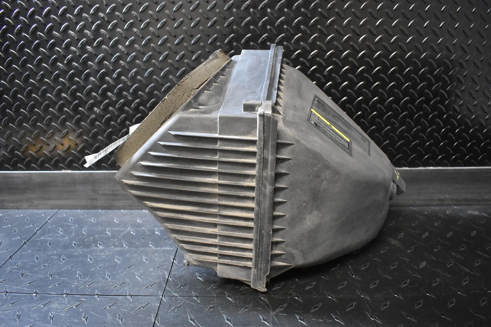 Carcaça de limpador de ar Chevy Silverado 2500HD 2013 - 2016 6.6L V8 TD - Imagem 1 de 4