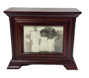 Bombay Company Wooden Photo Box (4 x 6 photo holder) - Picture 1 of 9