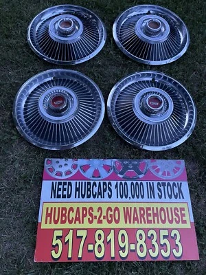 Ford Fairlane Falcon 1967-69 14” tapacubos convertible hermoso conjunto de lujo rojo blanco Foto 1 de 4