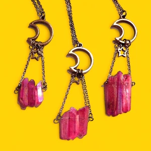 CRESCENT MOON CRYSTAL PENDANT magenta fuchsia AB quartz gothic wicca necklace 1W - Picture 1 of 4