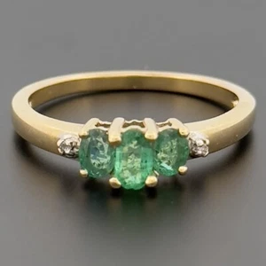 9ct Yellow Gold Emerald & Diamond Three Stone Ring Size O 1/2 Hallmarked - Picture 1 of 10