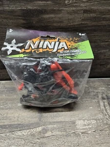 Ninja Actionfiguren rot & schwarz Hartplastik 4 Stück Tasche - von Greenbrier - Bild 1 von 2