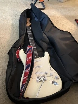 Squier Affinity Stratocaster Electric Guitar - Imagem 1 de 4