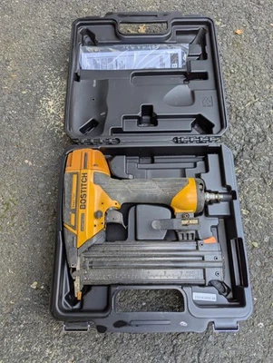 Bostitch BTFP12233 5/8" - 2-1/8" Smart Point 18-Gauge Pneumatic Brad Nailer - Image 1 of 4