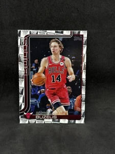 2025 Topps Flagship Basketball Hoop Variation #37 Matas Buzelis - Picture 1 of 2
