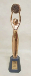 AVON AWARD TROPHY PRESIDENTS RECOGNITION #3 In DISTRICT SALES VOLUME 2003-2004 - Picture 1 of 5