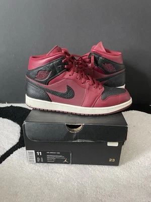 Talla 11 - Air Jordan 1 Mid Reverse Banned Foto 1 de 4