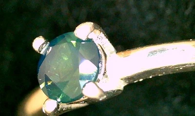 SAPPHIRE silver ring, natural tasmanian round cut  dark blue to light green. 925 - Image 1 of 4
