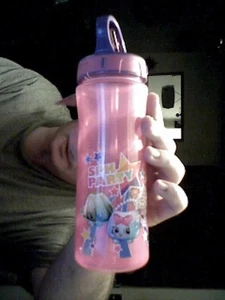 SHOPKINS DRINKING BOTTLE RETRACTABLE SIPPER WATER KIDS BIRTHDAY CHRISTMAS - Picture 1 of 3