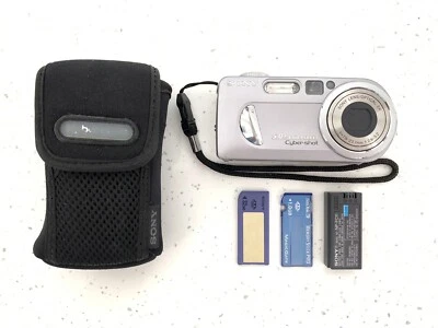 Sony Cybershot DSC-P10 5.0MP Silver Compact Digital Camera And Case Photography - Image 1 of 4