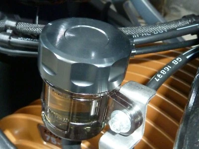 ZERO SR/S 2017-2020 REAR BRAKE MASTER CYLINDER RESERVOIR LID CAP SCREW B14L Foto 1 de 4