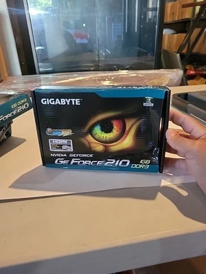 Tarjeta de gráficos Gigabyte GV-N210D3-1GI NVIDIA GeForce 210 1 GB GDDR3 PCIe Foto 1 de 4