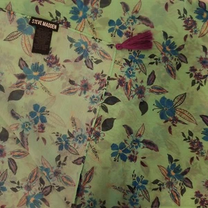 Steve Madden Floral Scarf Wrap Green Purple Blue Tassels 72x24" Gr Cond A9 - Imagen 1 de 5