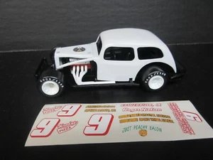 # 9 Roger Neilson Modified Coach 1/25th scale Die-Cast donor kit - Picture 1 of 8