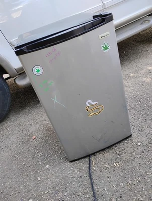 Mini nevera Magic Chef Foto 1 de 2