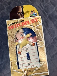 Vintage Kinderreim Humpty Dumpty Kind Baby Holz einzelner Lichtschalter Teller Ei 3D - Bild 1 von 4