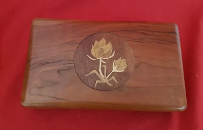 Vintage Inlaid Wooden Playing Cards & Dice Box. Signed. With Cards & Dice - Image 1 of 4