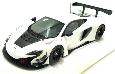 Autoart 1/18 Scale Diecast 81640 - McLaren 650S GT3 - White/Black Accents - Image 1 of 4