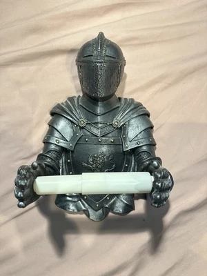 Soporte de papel higiénico Knight para la habitación del trono. Montado en la pared. Foto 1 de 4