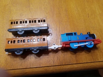 Thomas Trackmaster Steam Along Thomas Works Train 2005 Annie Long Clarabel VIDEO Foto 1 de 4