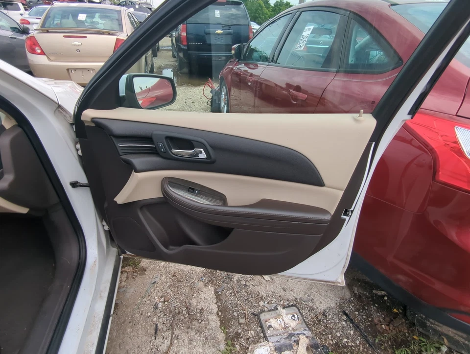 Chevrolet Malibu 2015 pasajero delantero derecho interior panel puerta moldura FWGY3 Foto 1 de 1