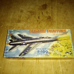 1/72 NORTH AMERICAN XF-100 SUPER SABRE - AURORA #490-50 1954 - Foto 1 di 7