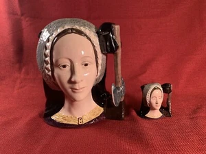 Juego de tazas/jarras Toby de porcelana pintada a mano vintage ANNE BOLEYN/ROYAL DOULTON (de 2) - Imagen 1 de 5