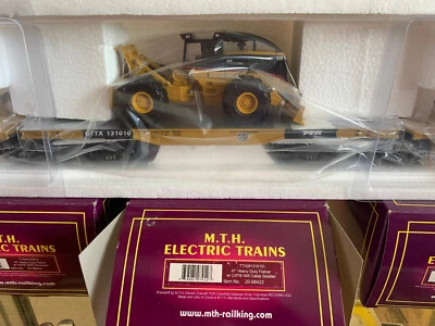 MTH PREMIER  CATERPILLAR #20-98423 47' HD FLAT CAR #131010 W/545 CABLE SKIDDER - Image 1 of 3