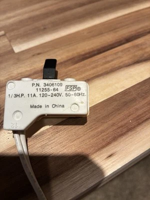 Interruptor de puerta secadora Whirlpool Kenmore Amana W10237959 WPW10237959 3406109 Foto 1 de 4