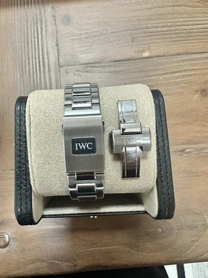 IWC Ingenieur IW328903 Green Dial 40mm Stainless Steel Box & Papers Year 2025 - Image 1 of 4